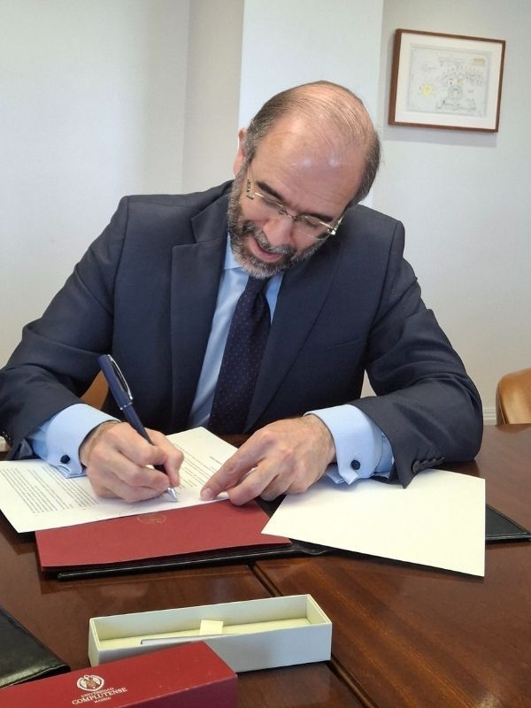 Universidad Complutense Vice Rector José María Coello de Portugal, signs collaboration agreement with Skål International